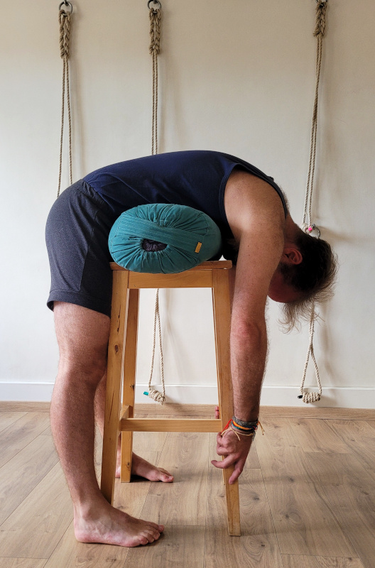 Uttanasana sadhaka cyis